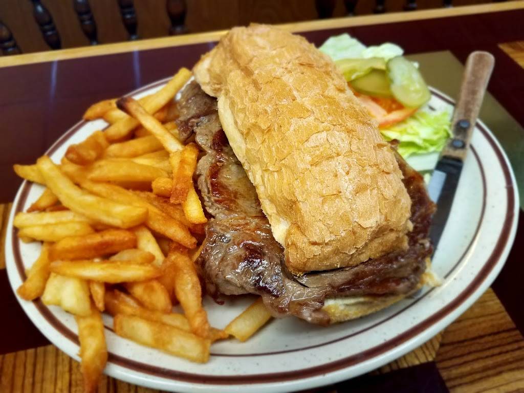 Swiss Alps | restaurant | 804 4th Ave W, Monroe, WI 53566, USA | 6083255900 OR +1 608-325-5900