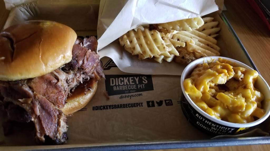 Dickeys Barbecue Pit | restaurant | 14260 H, Centreville Square, Centreville, VA 20121, USA | 5712814846 OR +1 571-281-4846