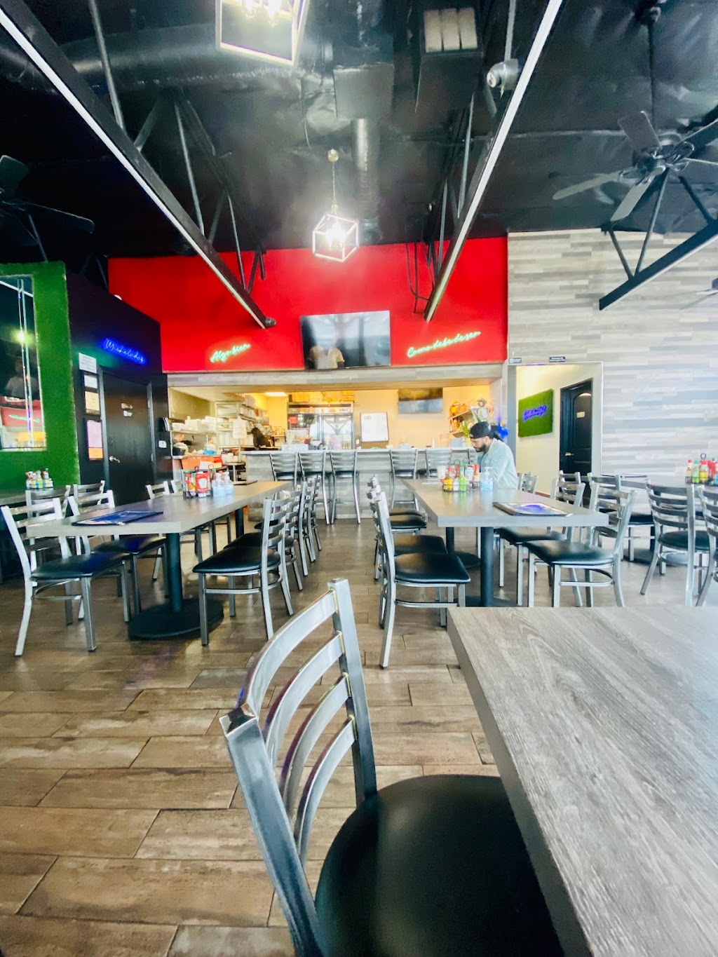 Punta Marina | restaurant | 1241 W Memory Ln, Santa Ana, CA 92706, USA | 7148844588 OR +1 714-884-4588