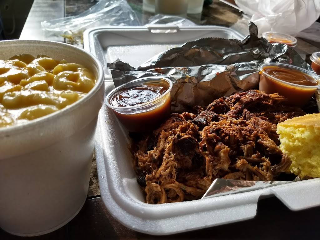 B & K Smoke House | restaurant | 1114 E Main St, Columbus, OH 43205, USA | 6142527017 OR +1 614-252-7017