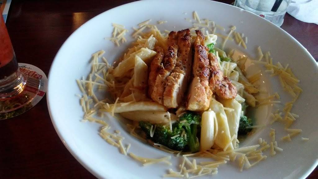 Ruby Tuesday | restaurant | 1355 Boxwood Terrace, Bedford, VA 24523, USA | 5405875770 OR +1 540-587-5770