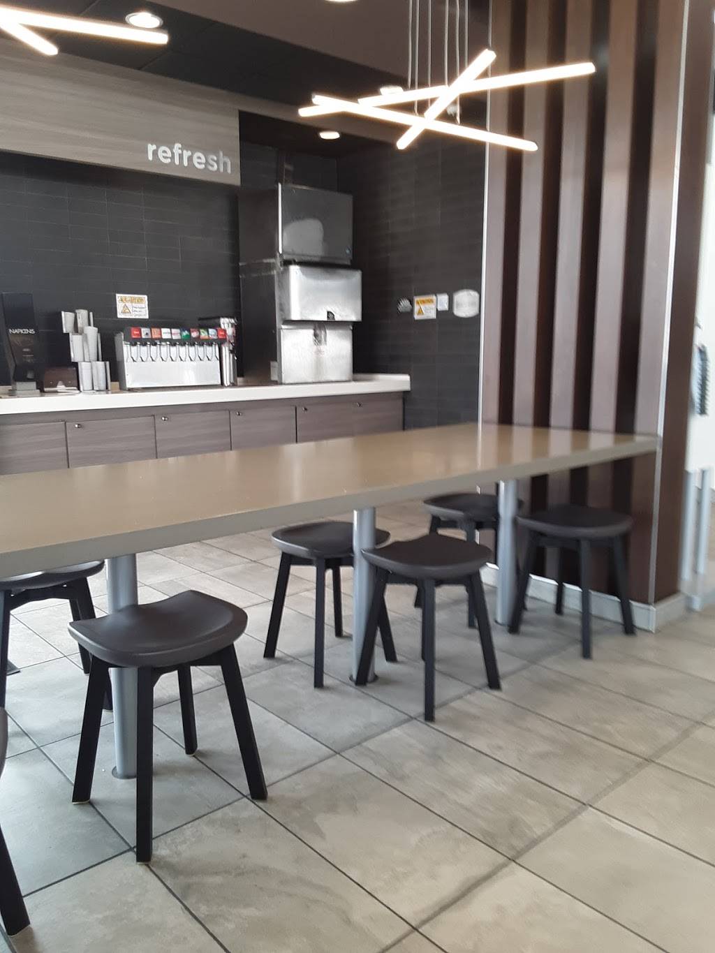 McDonalds | cafe | 320 Delaware Ave, McComb, MS 39648, USA | 6016848033 OR +1 601-684-8033