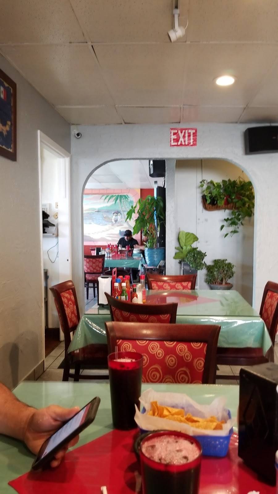 Mariscos El Tata | restaurant | 10555 International Blvd, Oakland, CA 94603, USA | 5105681949 OR +1 510-568-1949