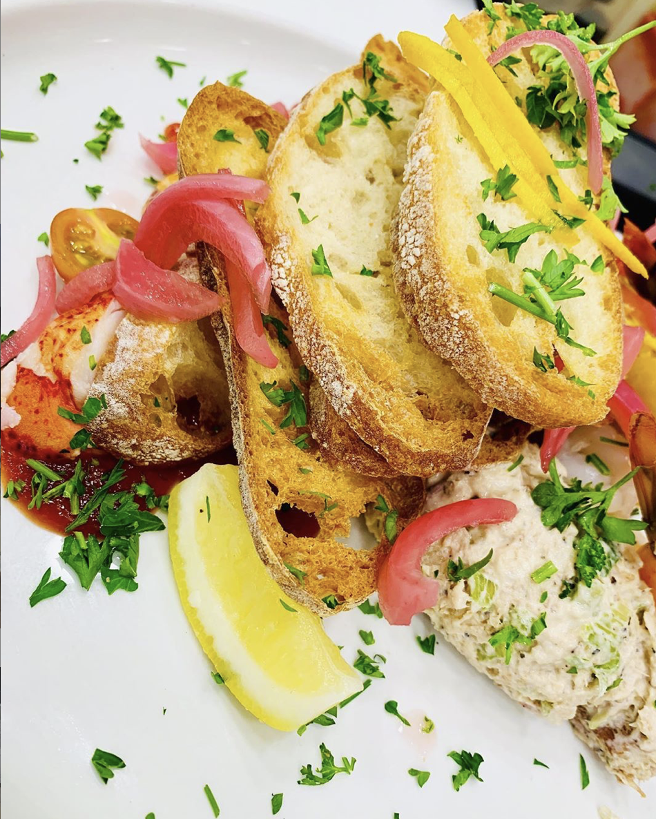 The Oyster Bar 02557 | restaurant | 6 Circuit Ave, Oak Bluffs, MA 02557, USA | 7745633046 OR +1 774-563-3046