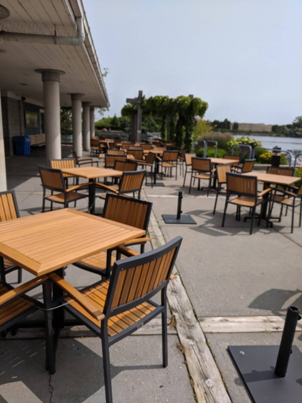 Promenade Patio | restaurant | 135 Lakefront Promenade, Mississauga, ON L5E 3G6, Canada | 9056154870 OR +1 905-615-4870