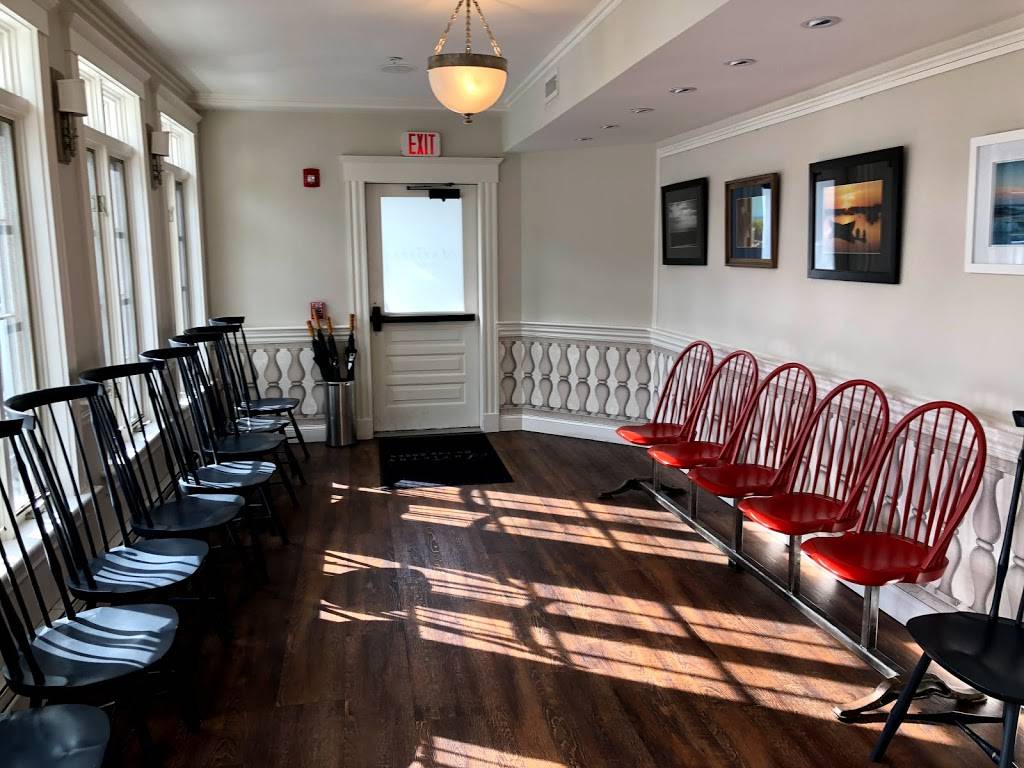 Town Meeting | restaurant | 2027 Massachusetts Ave, Lexington, MA 02421, USA | 7813016655 OR +1 781-301-6655