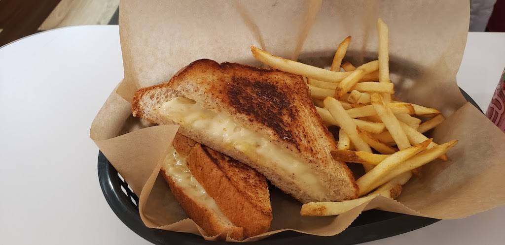 Unburger Grill | restaurant | 22018 Michigan Ave, Dearborn, MI 48124, USA | 3136330881 OR +1 313-633-0881