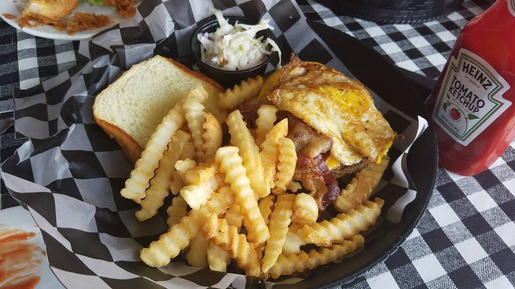 The Filling Station | restaurant | 305 E 35th St, Davenport, IA 52806, USA | 5633916954 OR +1 563-391-6954