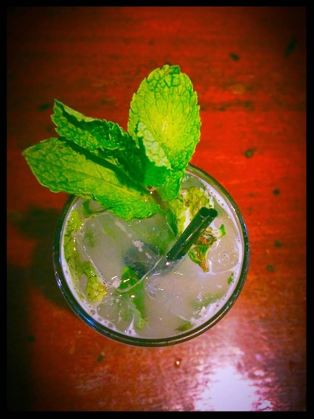 Hobnobbers Variety Bar & Restaurant | restaurant | 139 Carondelet St, New Orleans, LA 70130, USA | 5045255428 OR +1 504-525-5428