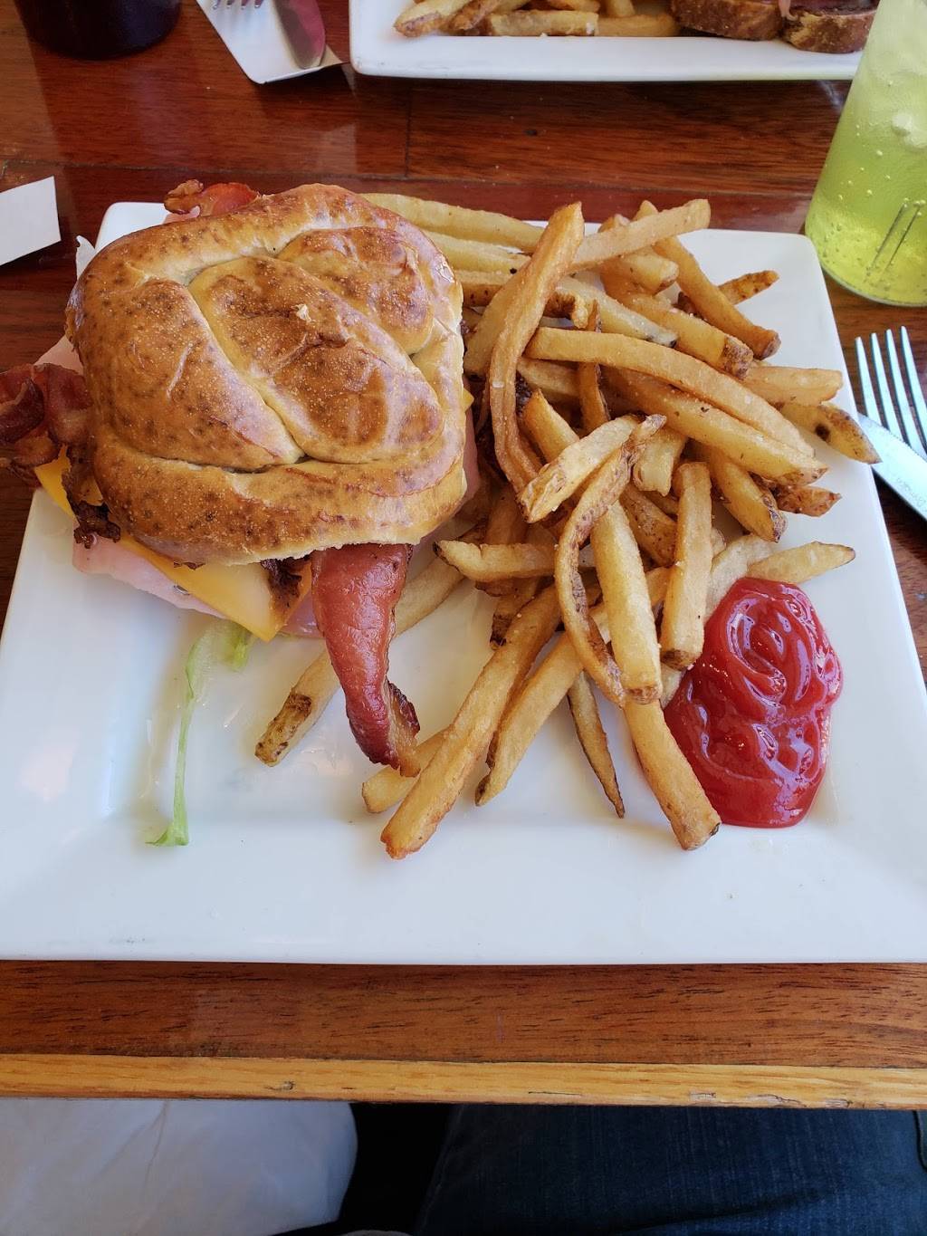 Michaels Goody Boy Diner | restaurant | 1144 N High St, Columbus, OH 43201, USA | 6142919090 OR +1 614-291-9090