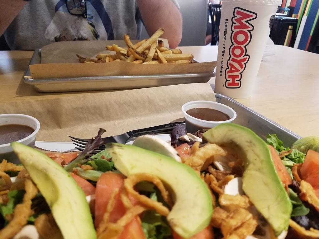 MOOYAH Burgers, Fries & Shakes | restaurant | 571 State St, Madison, WI 53703, USA | 6082859293 OR +1 608-285-9293