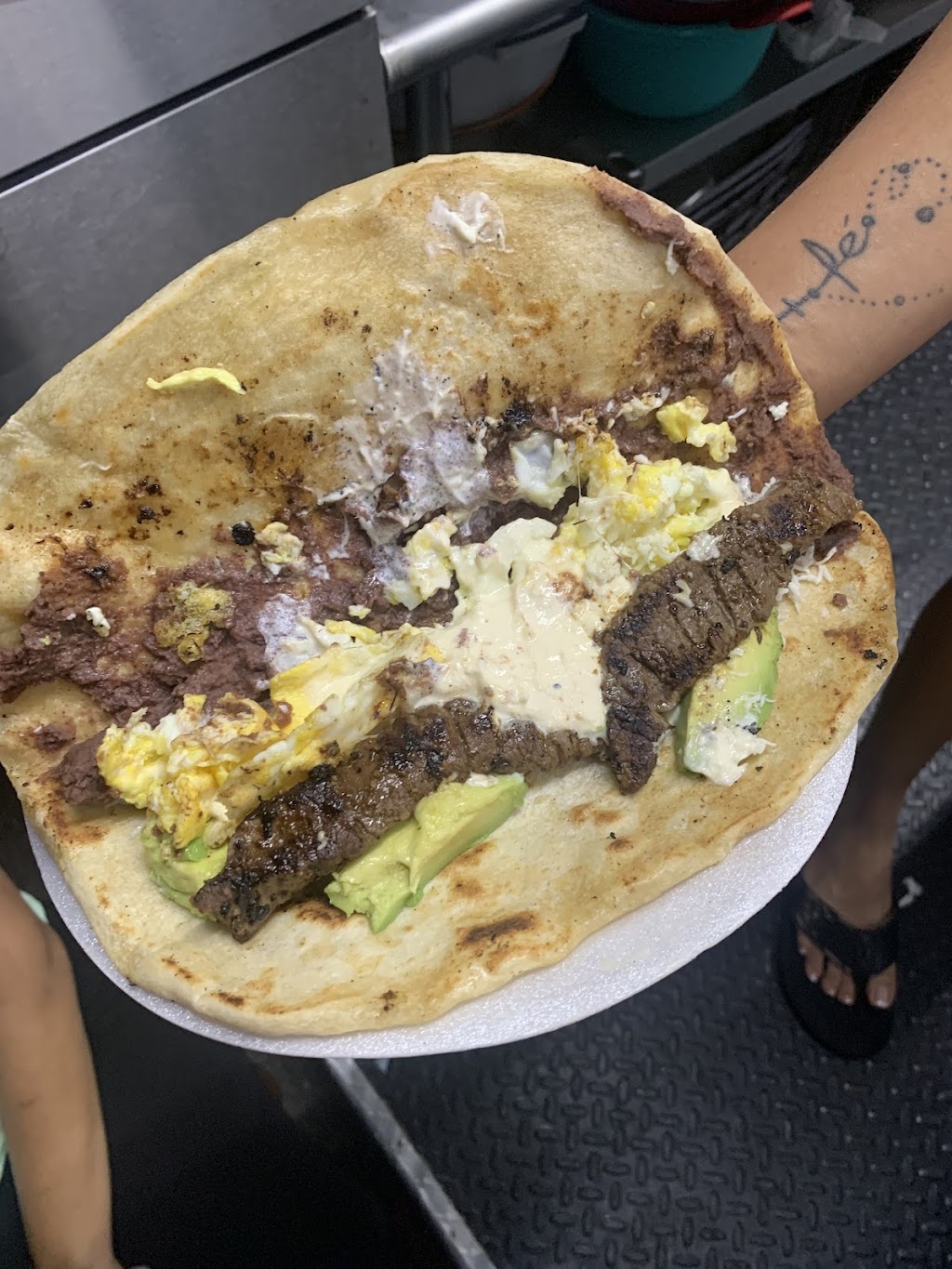 Pupusas La Perrona Food Truck | restaurant | 3564 S Military Trail, Lake Worth, FL 33463, USA | 5617269152 OR +1 561-726-9152