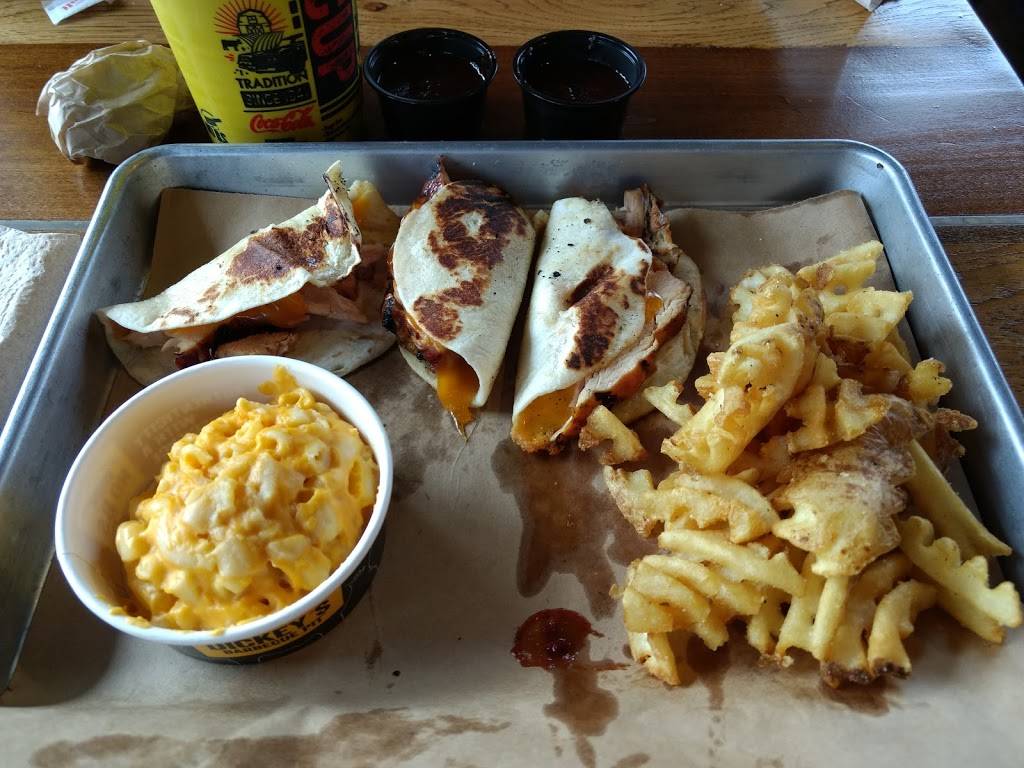 Dickeys Barbecue Pit | restaurant | 2411 Nazareth Rd, 25th Street Shopping Plaza, Easton, PA 18045, USA | 4845462488 OR +1 484-546-2488