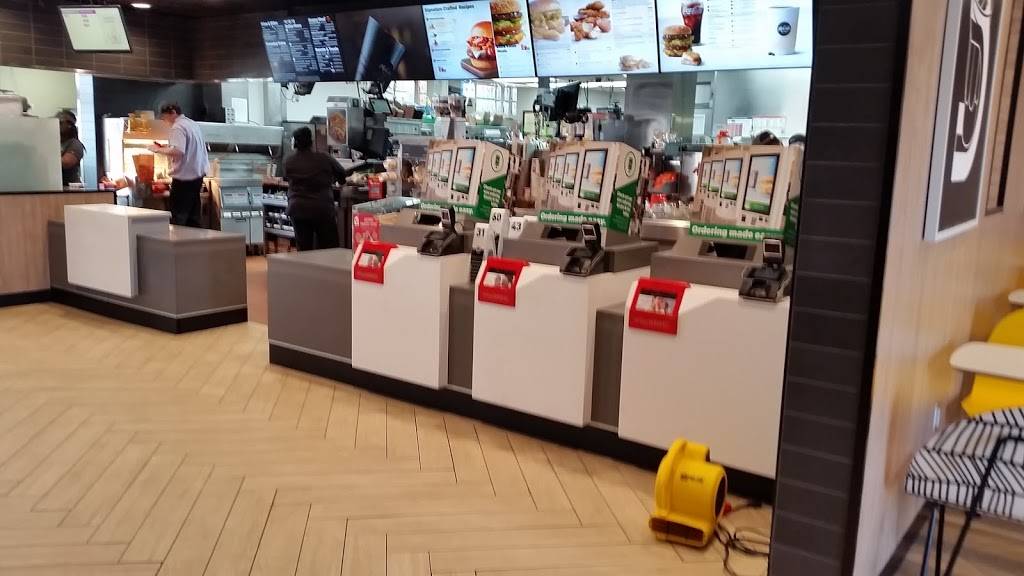 McDonalds | cafe | 2860 New Pinery Rd, Portage, WI 53901, USA | 6087425254 OR +1 608-742-5254