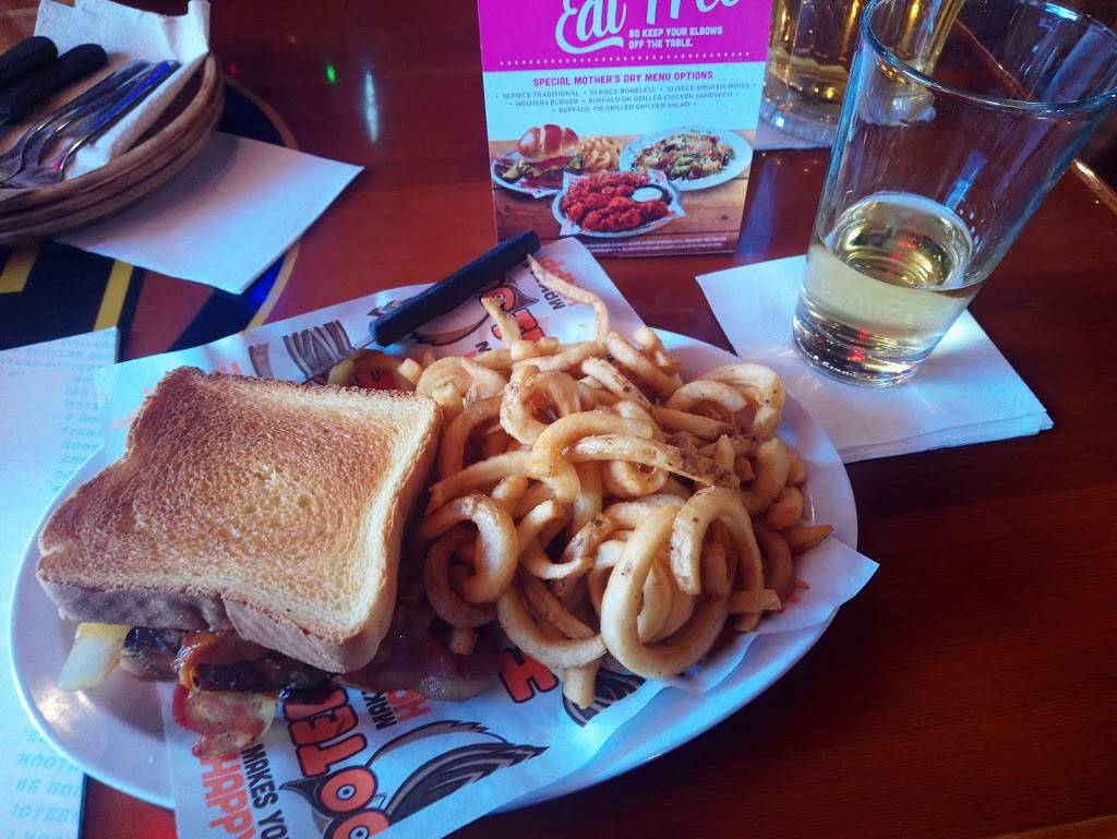 Hooters | meal takeaway | 1143 Broadway, Saugus, MA 01906, USA | 3396007311 OR +1 339-600-7311