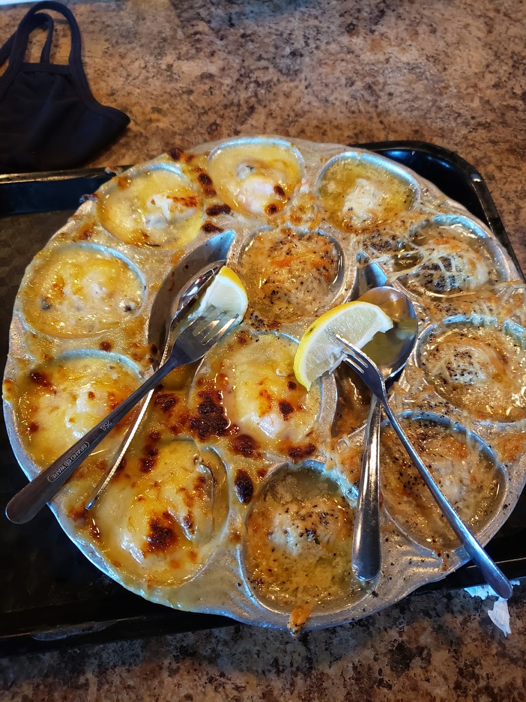 Mikes Cafe and Oyster Bar | restaurant | 17554 Front Beach Rd, Panama City Beach, FL 32413, USA | 8502341942 OR +1 850-234-1942