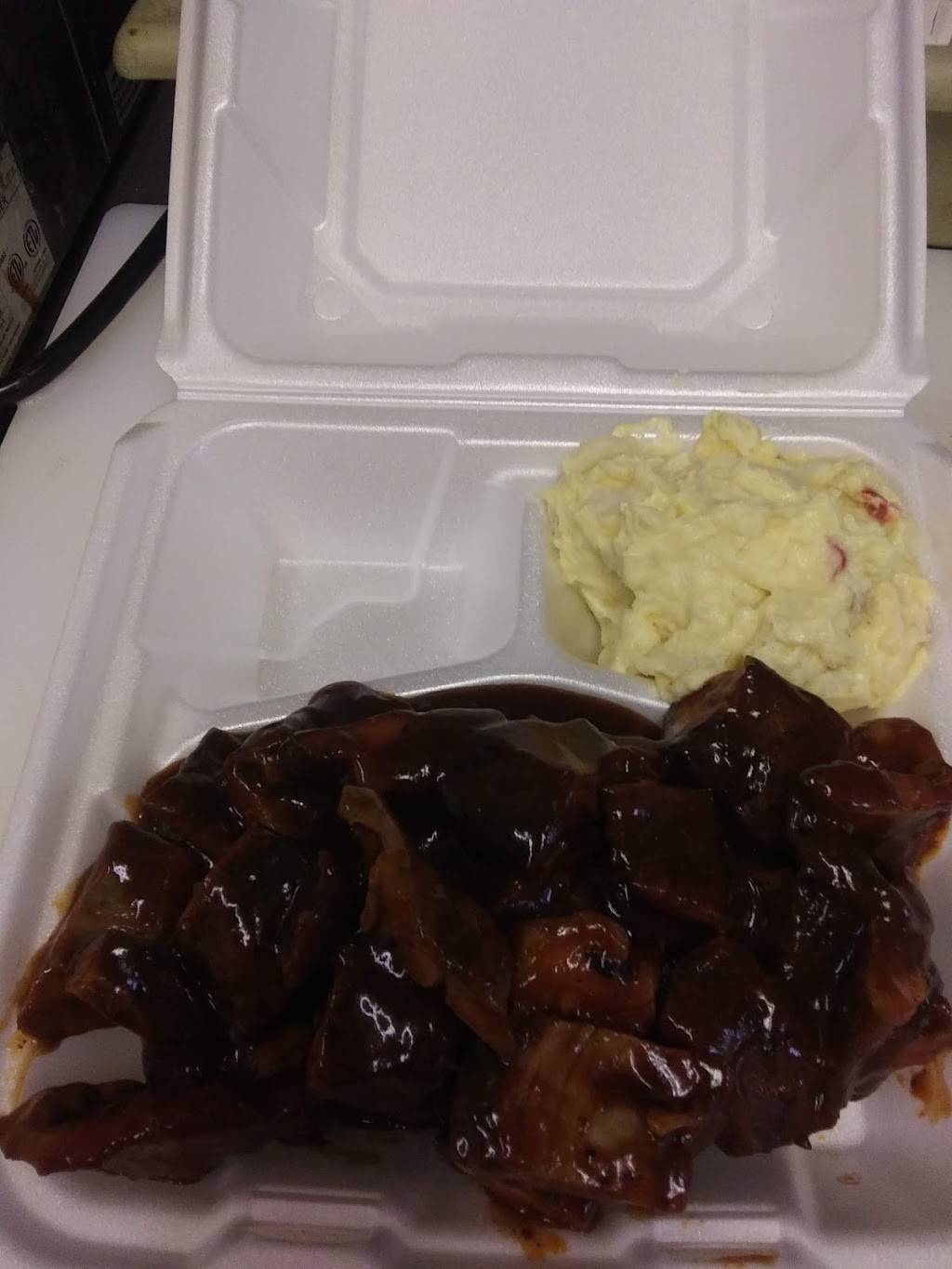 Bills BBQ & Liquor | restaurant | 4414 N 24th St, Omaha, NE 68110, USA | 4024515076 OR +1 402-451-5076