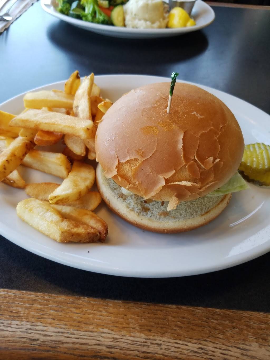 Qube Bar & Grill | restaurant | 4000 S El Camino Real, San Mateo, CA 94403, USA | 6502122643 OR +1 650-212-2643