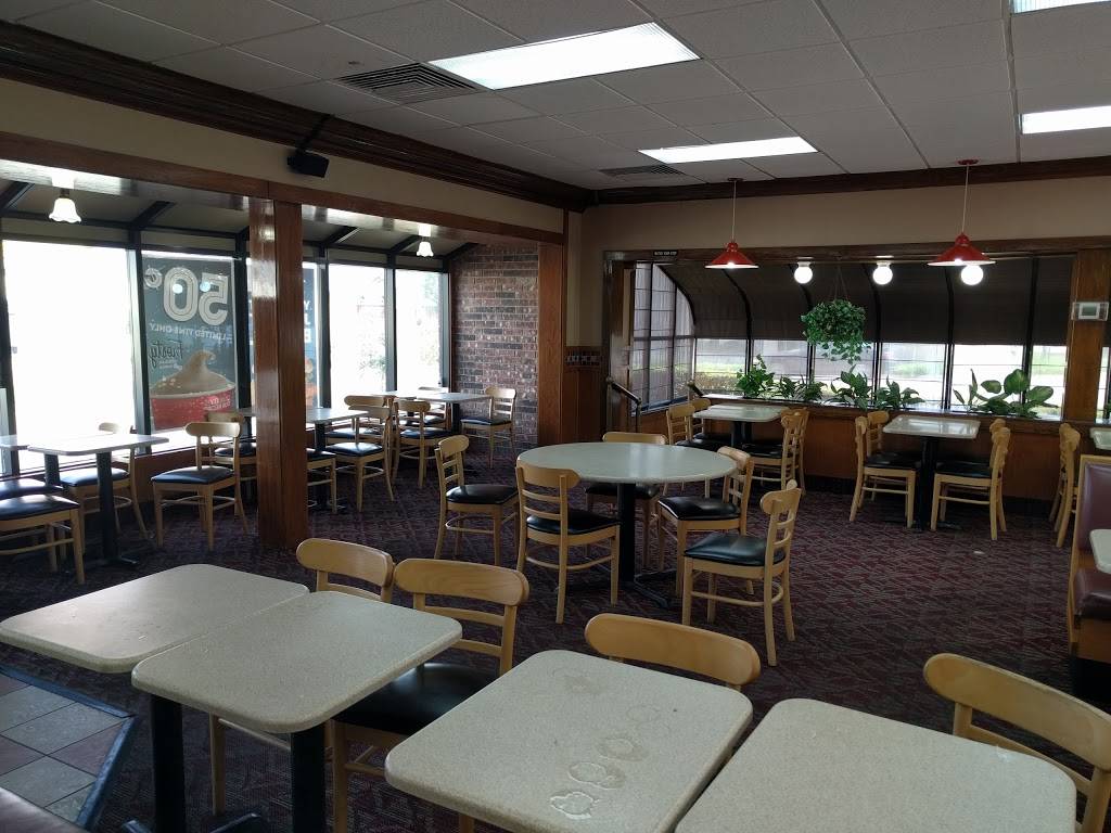 Wendys | restaurant | 409 W Abram St, Arlington, TX 76010, USA | 8174608492 OR +1 817-460-8492