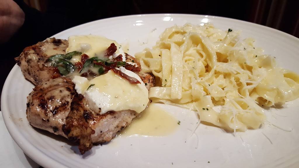 Carrabbas Italian Grill | restaurant | 2040 Hamilton Pl Blvd Ste 100, Chattanooga, TN 37421, USA | 4238949970 OR +1 423-894-9970