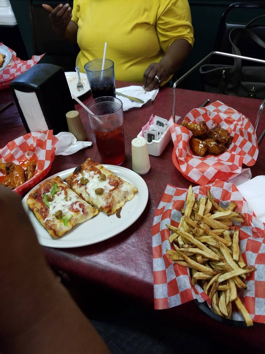 Pizza Mans Pizza | restaurant | 9 S Jefferson St, New Castle, PA 16101, USA | 7246580333 OR +1 724-658-0333