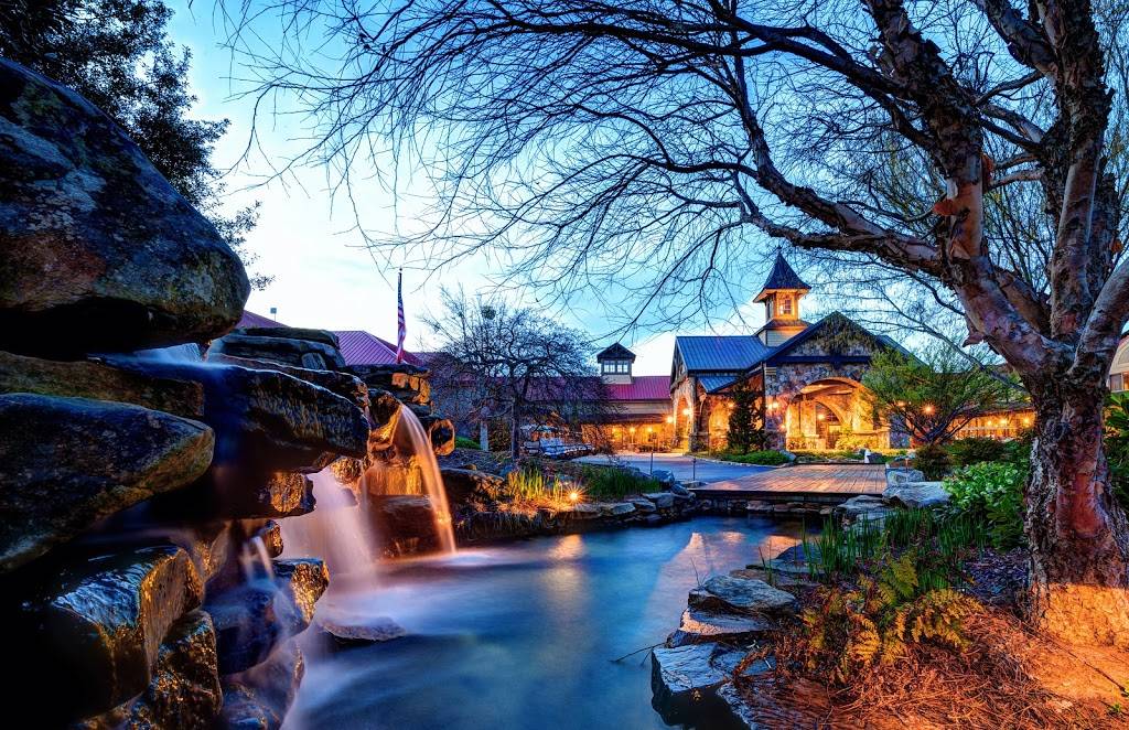 Sidneys Restaurant | restaurant | 7000 Lanier Islands Pkwy, Buford, GA 30518, USA | 7709458787 OR +1 770-945-8787