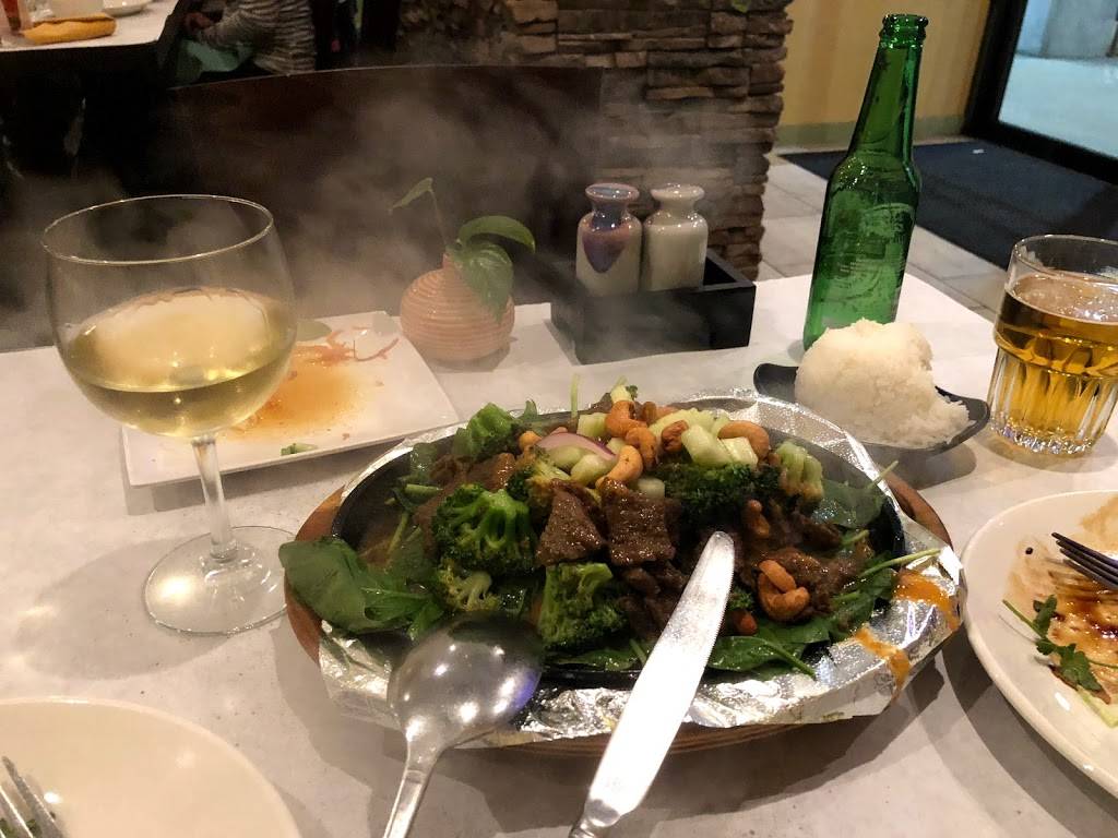 Meun Fan thai cafe | restaurant | 5664 Calle Real, Goleta, CA 93117, USA | 8056810588 OR +1 805-681-0588