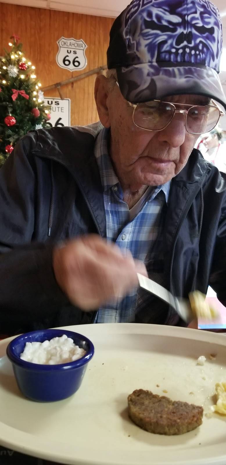 69 Diner | restaurant | 722 N Broadway St, Checotah, OK 74426, USA | 9184735144 OR +1 918-473-5144