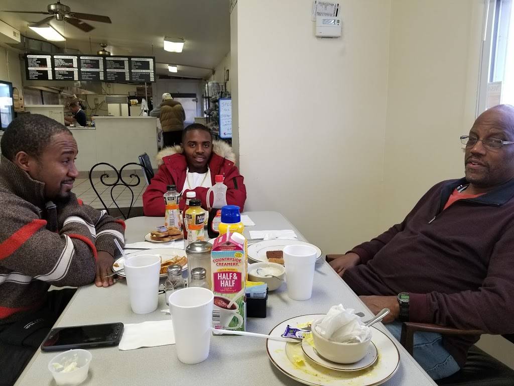 Sparkys Cafe | restaurant | 1600 Calcon Hook Rd, Sharon Hill, PA 19079, USA | 6105839194 OR +1 610-583-9194