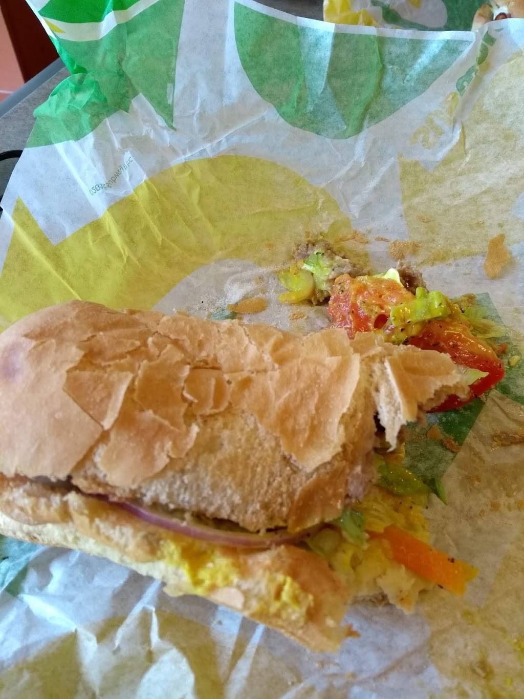 Subway | restaurant | 8 Boulevard de la Salette, Saint-Jérôme, QC J7Y 5C8, Canada | 4505302626 OR +1 450-530-2626