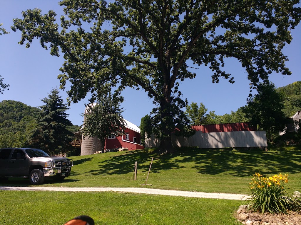 Red Barn Campground & Restaurant | restaurant | 2609 Main St, Lansing, IA 52151, USA | 5635384956 OR +1 563-538-4956