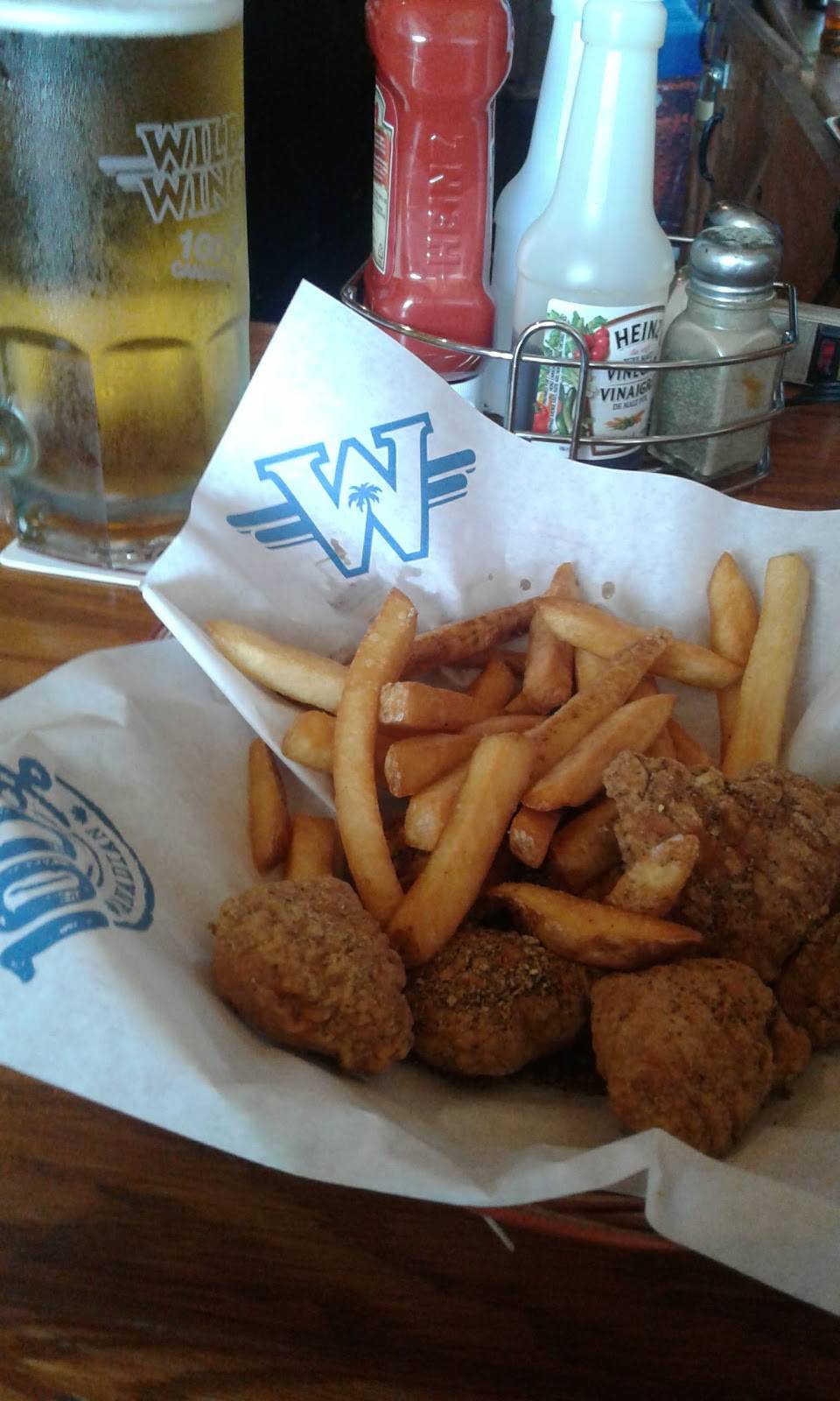 Wild Wing | restaurant | 340, 3 Eagle St W #3, Newmarket, ON L3Y 7M9, Canada | 9058365454 OR +1 905-836-5454