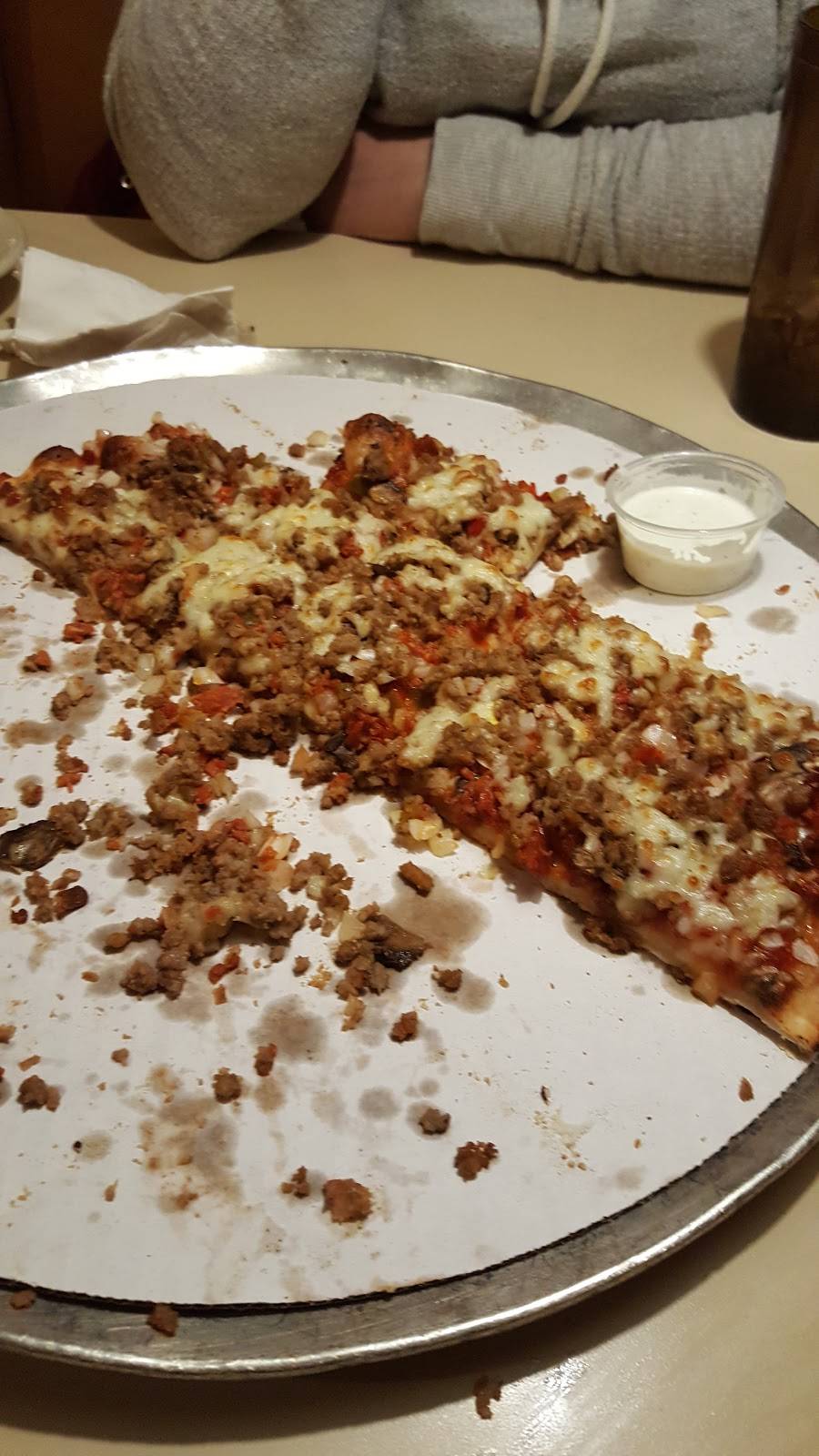 Pizza King | restaurant | 1705 N Walnut St, Hartford City, IN 47348, USA | 7653481388 OR +1 765-348-1388