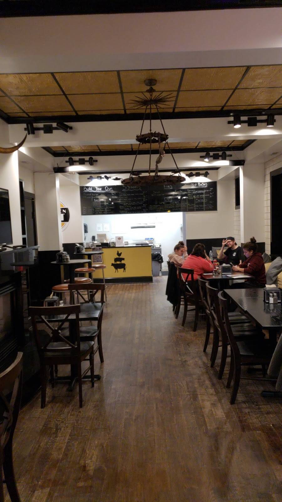 Nineteen West Gourmet Burgers | restaurant | 19 W Market St, Leesburg, VA 20176, USA | 7039199866 OR +1 703-919-9866