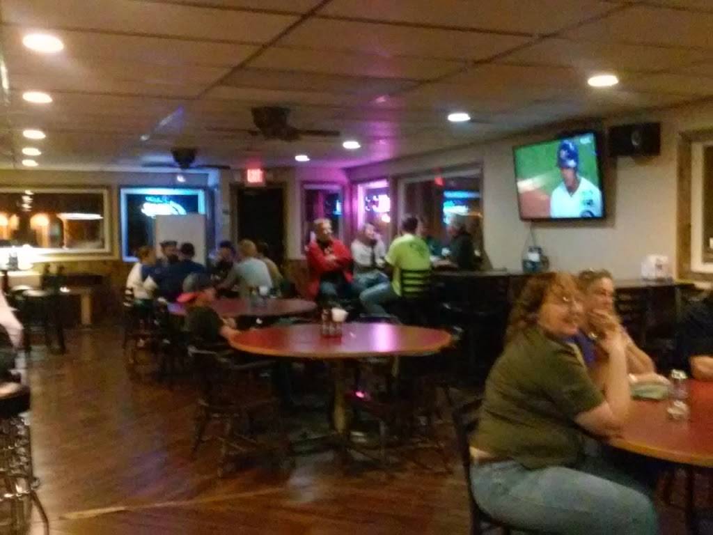 The Blue Top Tap | restaurant | W Commercial St, Lone Tree, IA 52755, USA | 3196295336 OR +1 319-629-5336