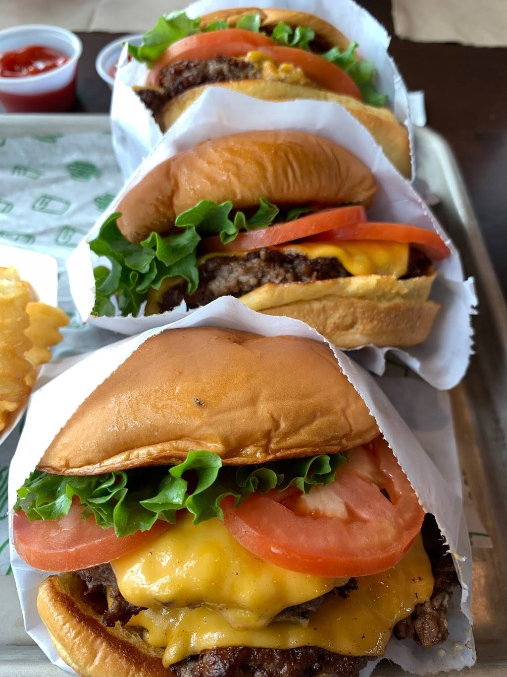 Shake shack | restaurant | 8810 SW 136th St, Miami, FL 33176, USA | 7866055301 OR +1 786-605-5301