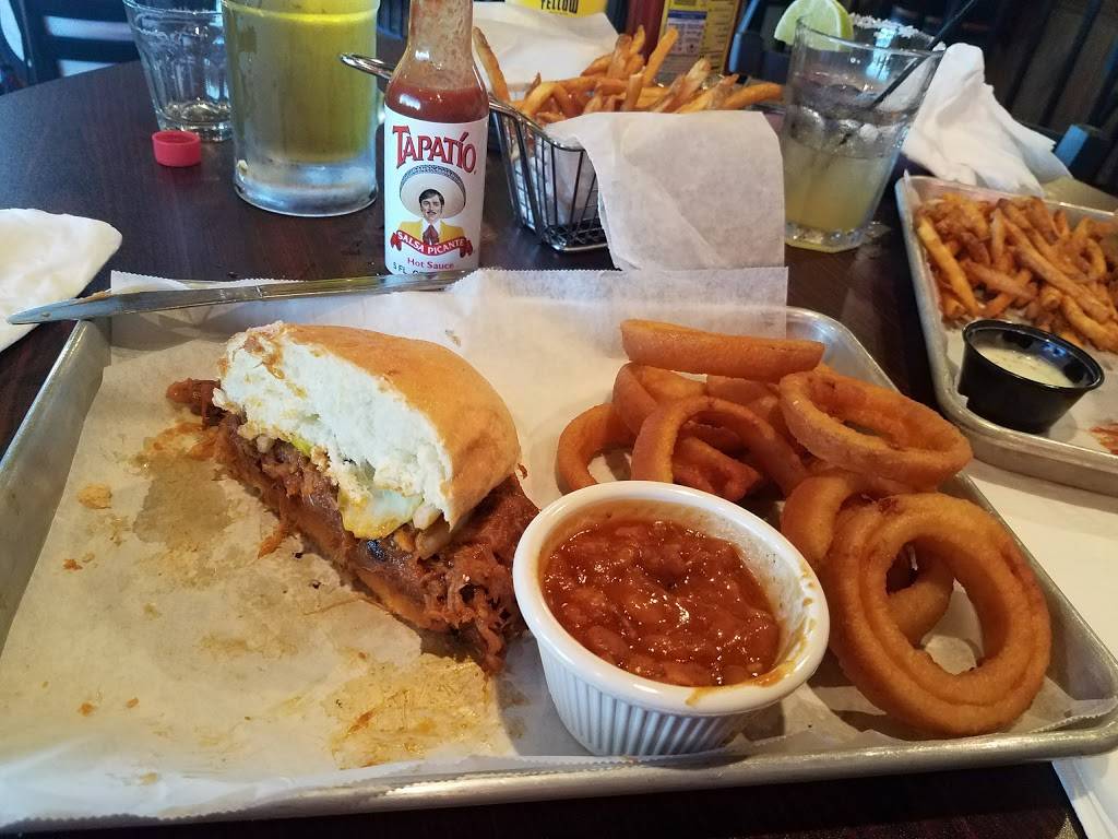 Referees Bar & Grille | restaurant | 888 E Washington St, Winchester, IN 47394, USA | 7655958948 OR +1 765-595-8948