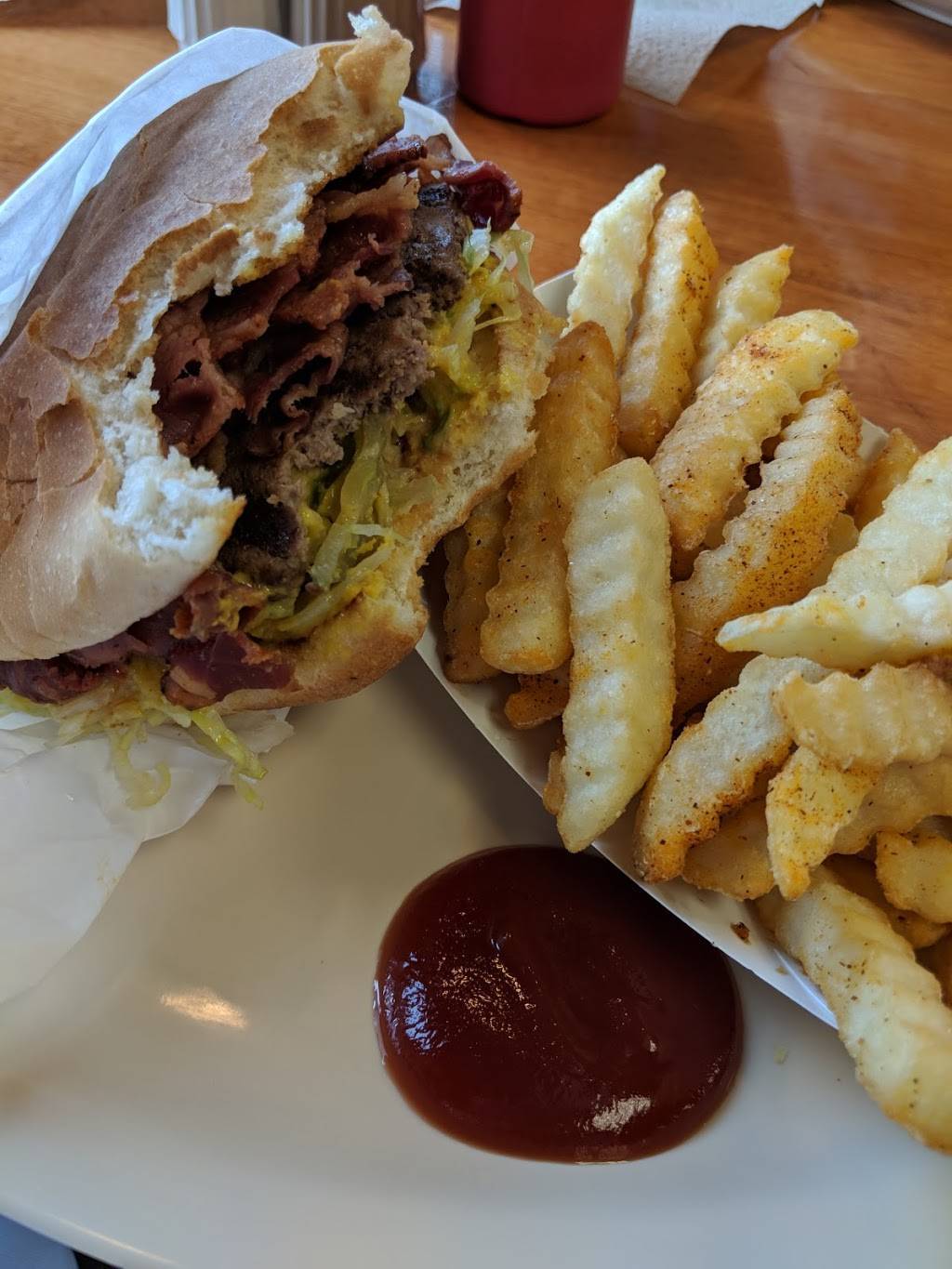 Luis Burgers | restaurant | 1565 White Ln, Bakersfield, CA 93307, USA | 6613974080 OR +1 661-397-4080