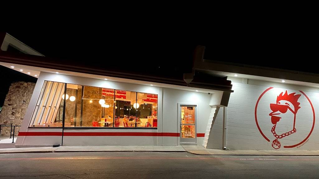 Luckys Hot Chicken | restaurant | 4505 Gaston Ave, Dallas, TX 75246, USA | 2144437927 OR +1 214-443-7927