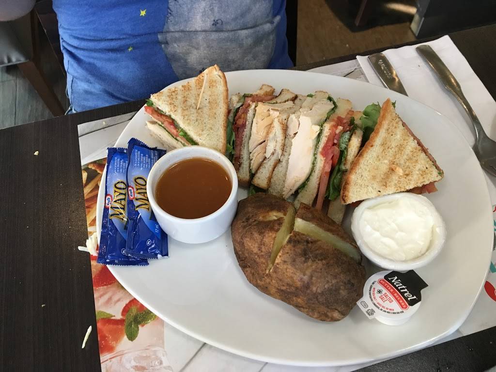 Rôtisserie St-Hubert | restaurant | 705 Brookdale Ave, Cornwall, ON K6J 5C6, Canada | 6139374644 OR +1 613-937-4644