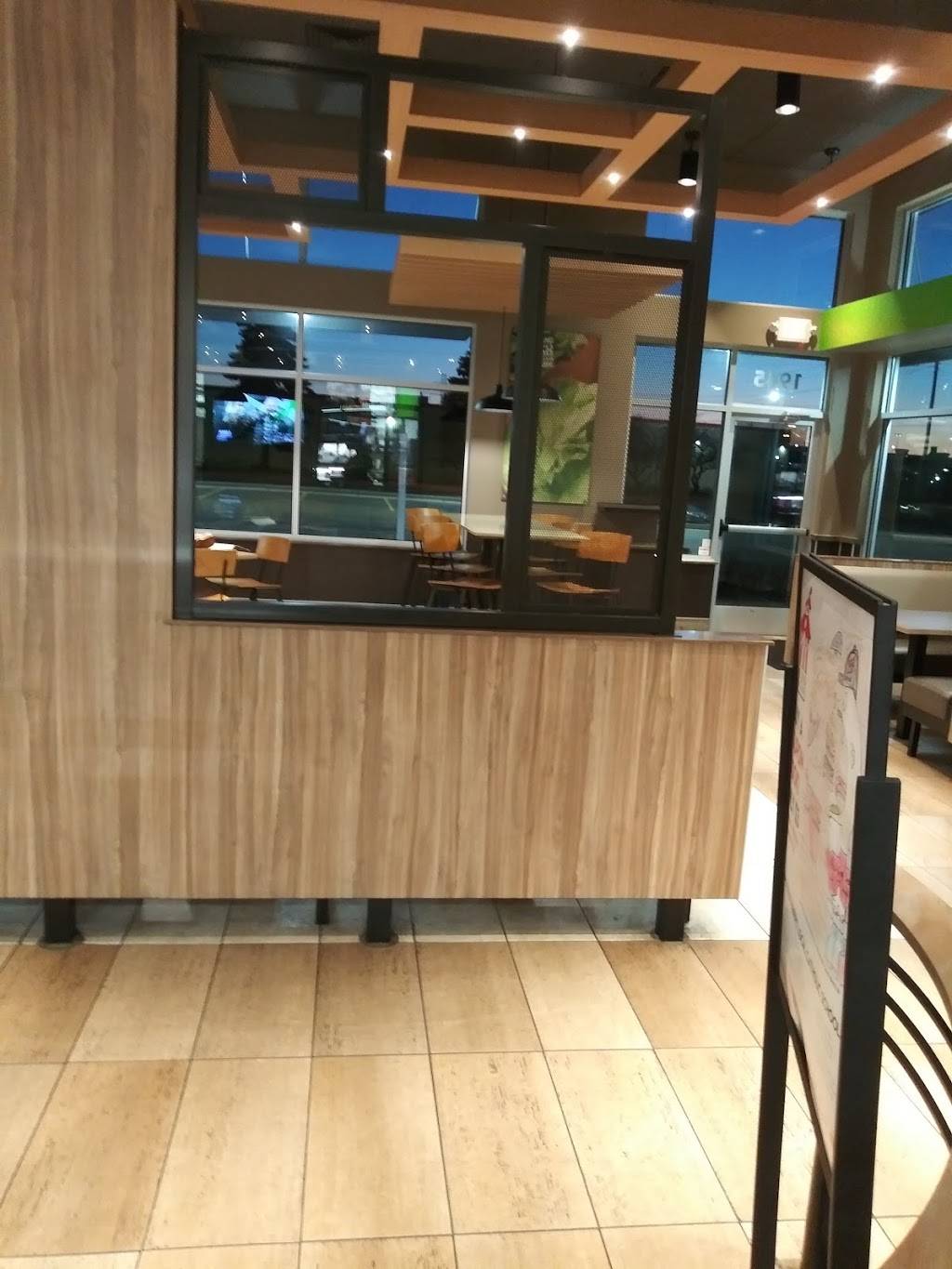 Burger King | restaurant | 1945 Pipestone Rd, Benton Harbor, MI 49022, USA | 2699268806 OR +1 269-926-8806