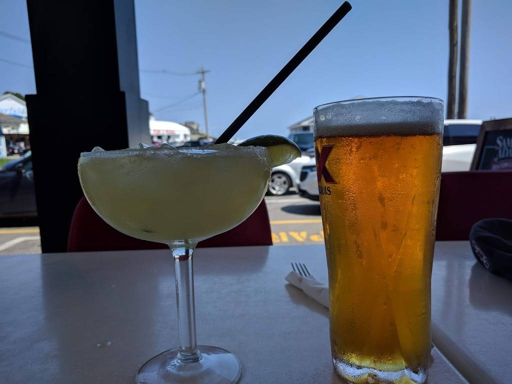 Guac-N-Roll | restaurant | 9 Ocean Ave, York, ME 03909, USA | 2073614822 OR +1 207-361-4822