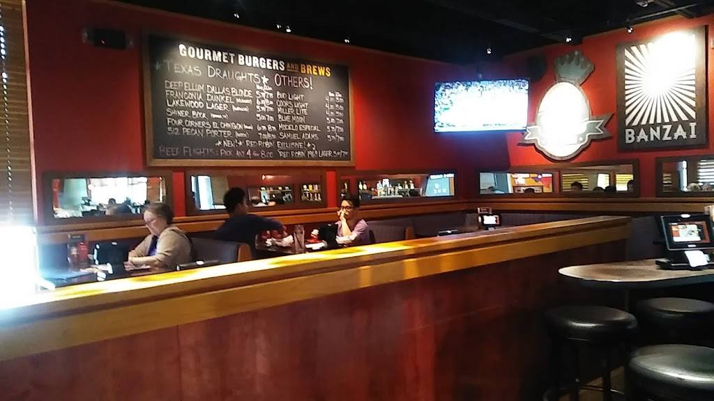 Red Robin Gourmet Burgers and Brews | restaurant | 5031 N Garland Ave, Garland, TX 75044, USA | 9725304700 OR +1 972-530-4700