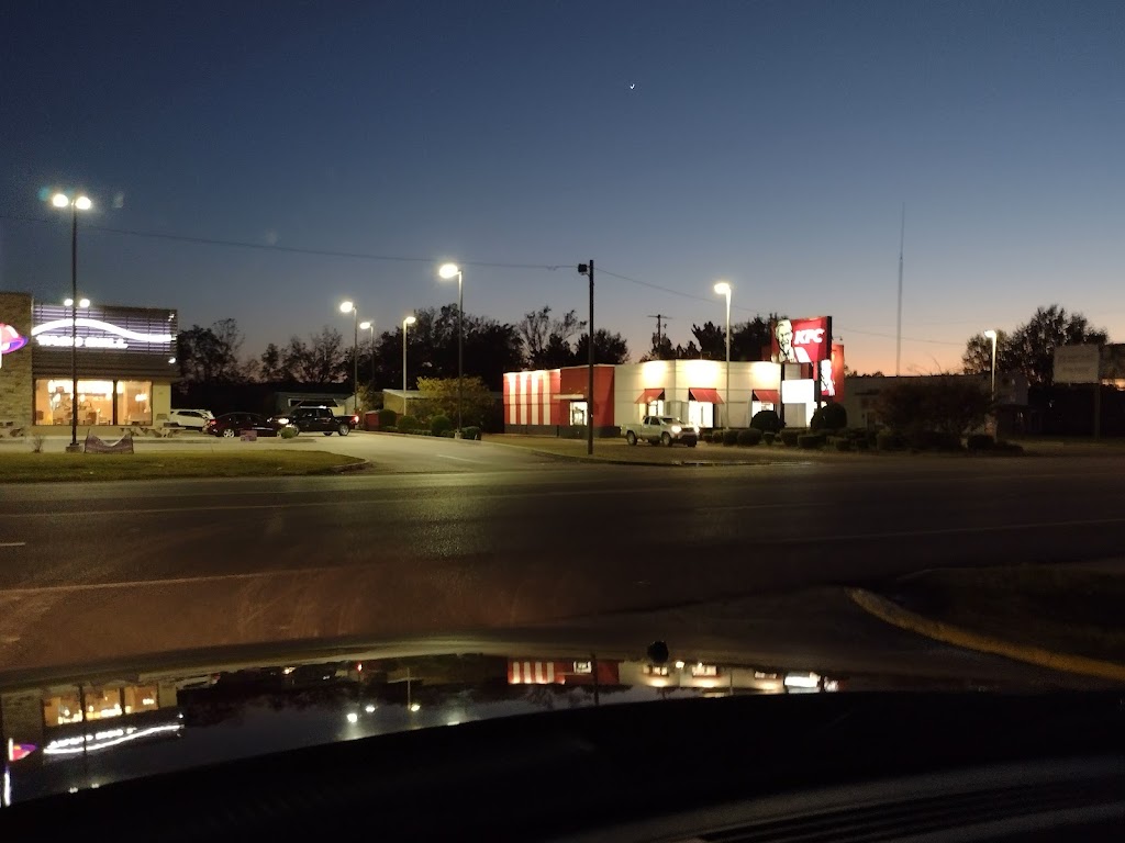 KFC | restaurant | 789 Sebastian St, West Helena, AR 72390, USA | 8705729334 OR +1 870-572-9334