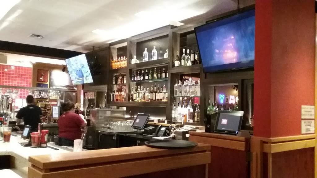 Red Robin Gourmet Burgers and Brews | restaurant | 2881 S Veterans Pkwy, Springfield, IL 62704, USA | 2175468331 OR +1 217-546-8331