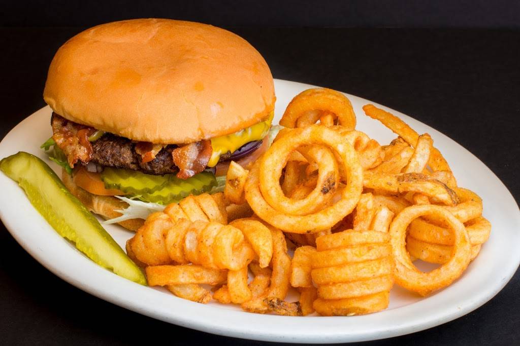 Wolf Den Family Restaurant | restaurant | 1901 W California St, Gainesville, TX 76240, USA | 9406659653 OR +1 940-665-9653