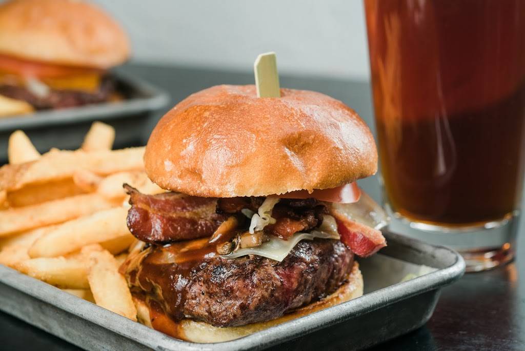 Hurricanes at the Garden | restaurant | 150 Canal St, Boston, MA 02114, USA | 6177220161 OR +1 617-722-0161