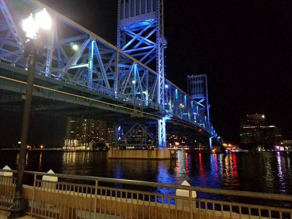 Jacksonville Landing | shopping mall | 2 W Independent Dr, Jacksonville, FL 32202, USA | 9043531188 OR +1 904-353-1188