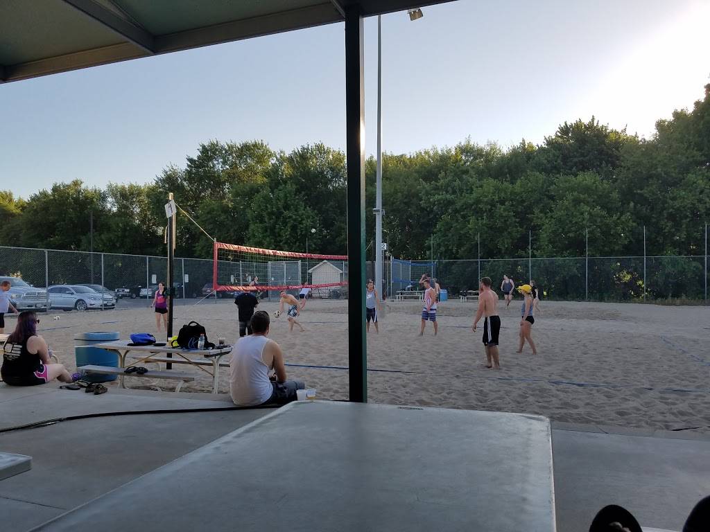 Spikes Beach Bar & Grille | restaurant | 2300 Judson St, Lincoln, NE 68521, USA | 4024771175 OR +1 402-477-1175