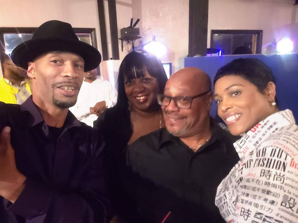 Aces Cafe | restaurant | 4838 183rd St, Country Club Hills, IL 60478, USA | 7089917174 OR +1 708-991-7174